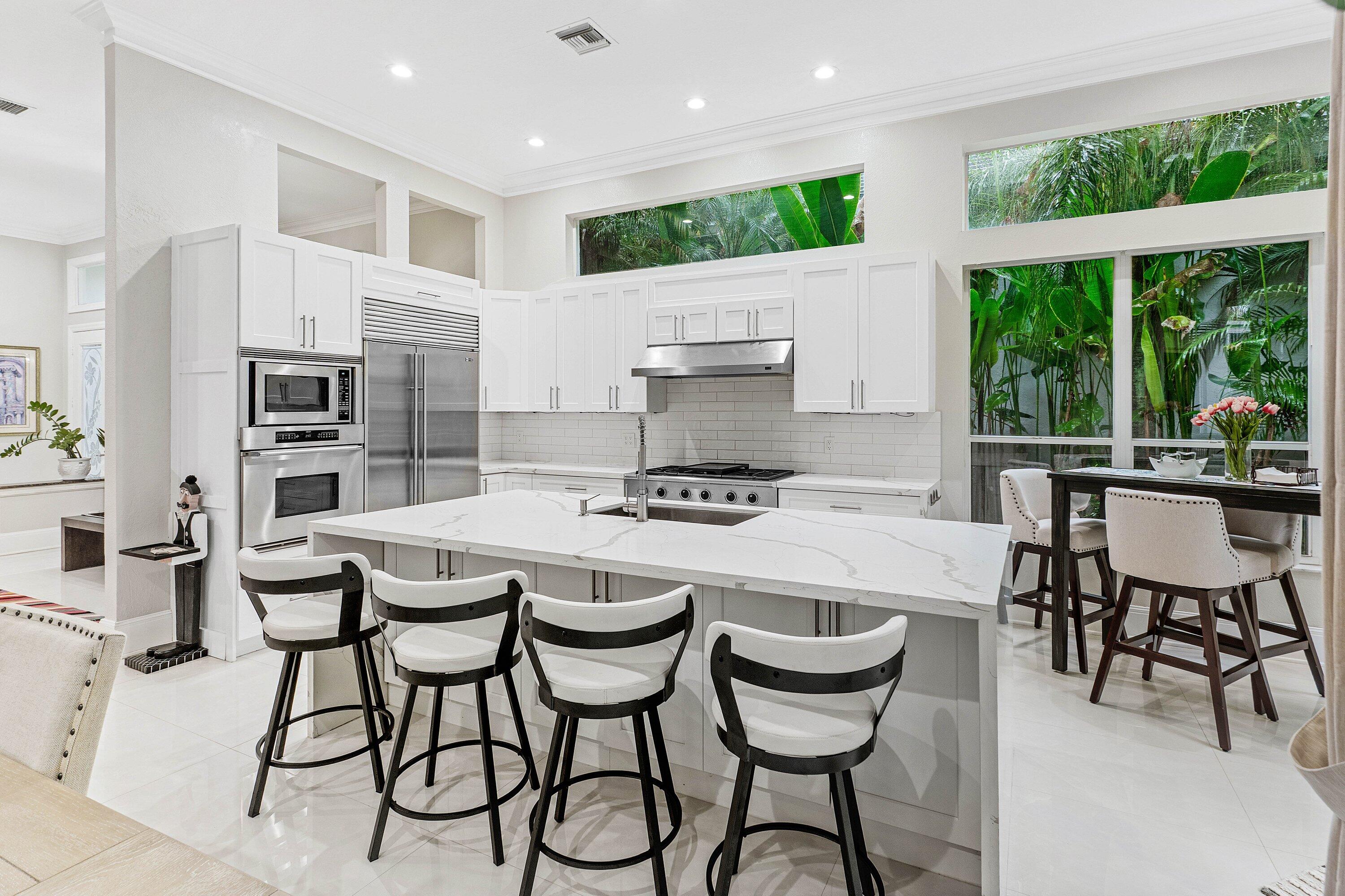 241 Coral Cay Terrace, Palm Beach Gardens, FL, 33418/$1,395,000 4 241 Coral Cay Terrace