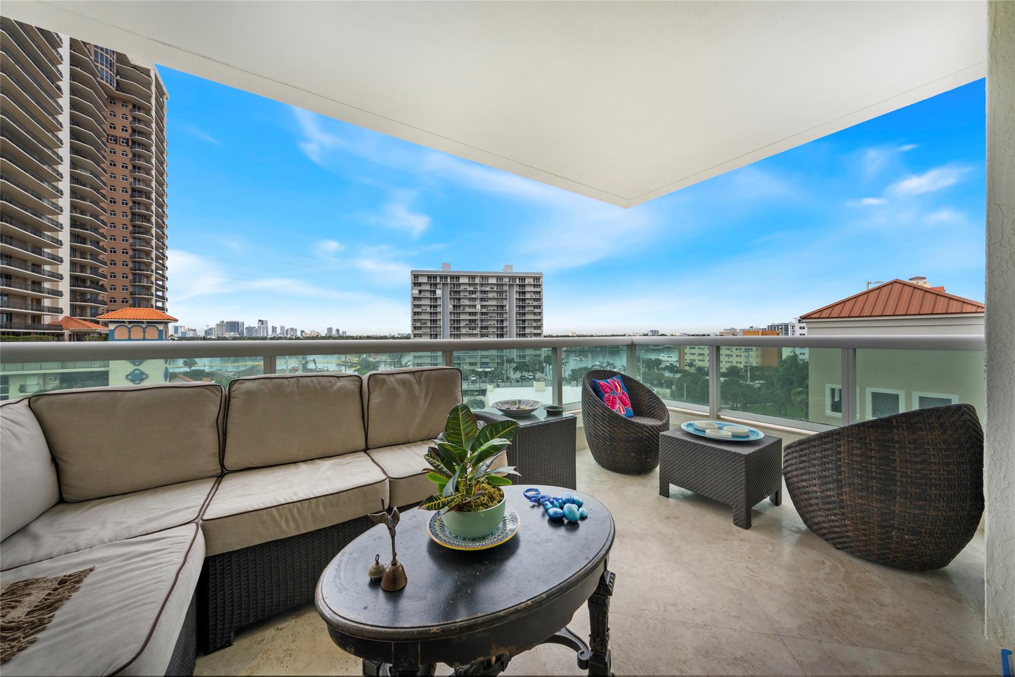 Las Olas Beach Club - Residential