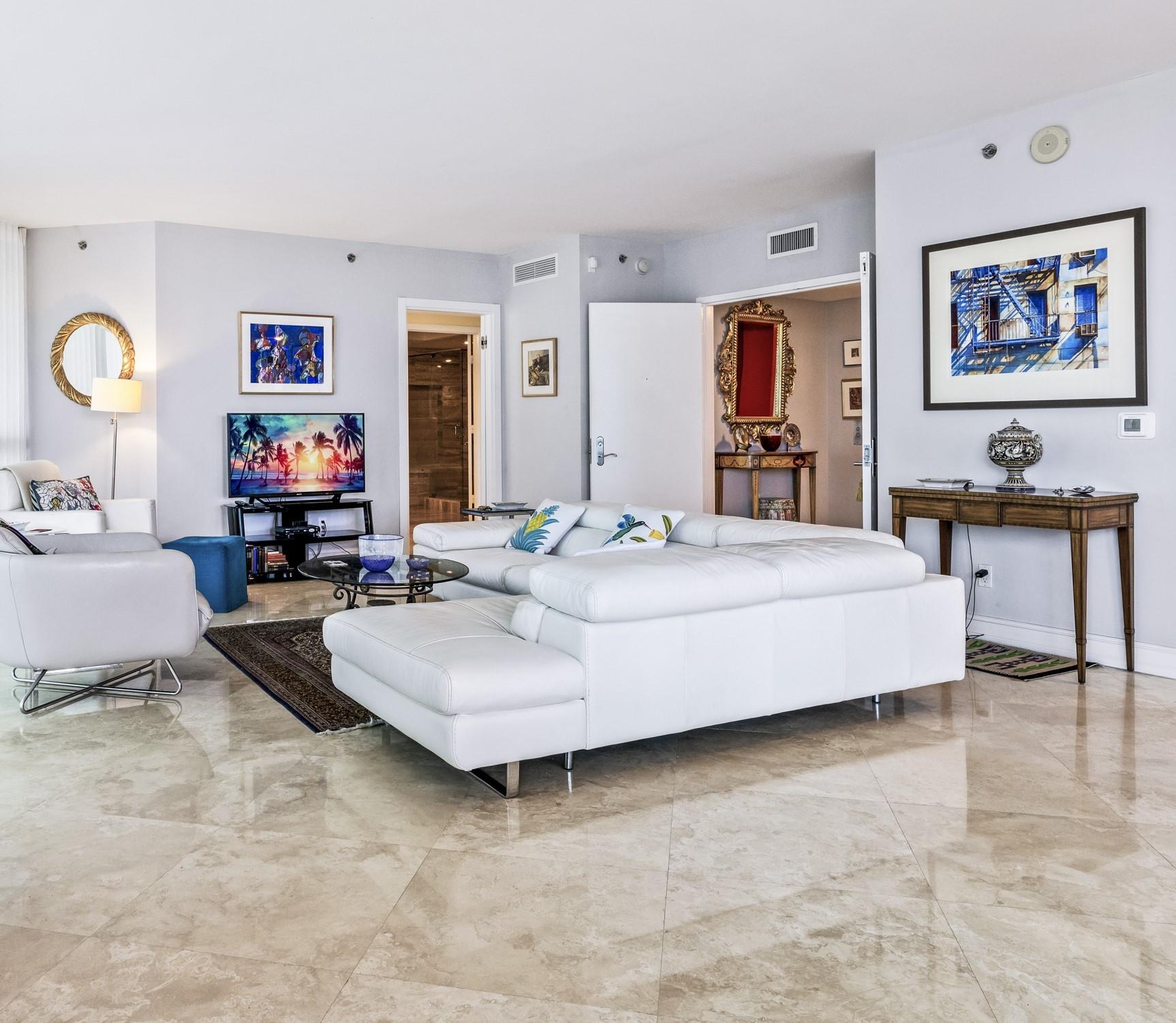 Las Olas Beach Club - Residential