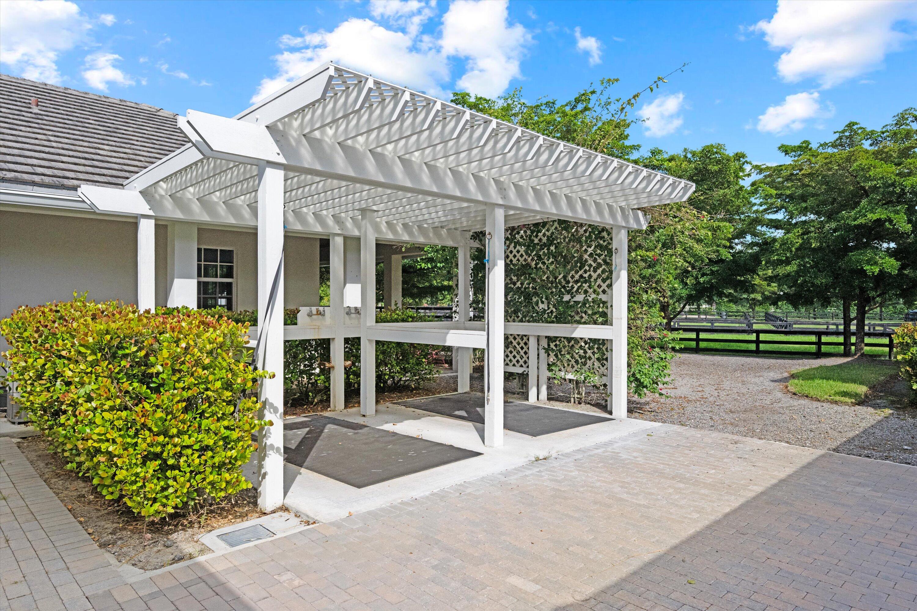 SADDLE TRAIL PARK OF WELLINGTON - Residential