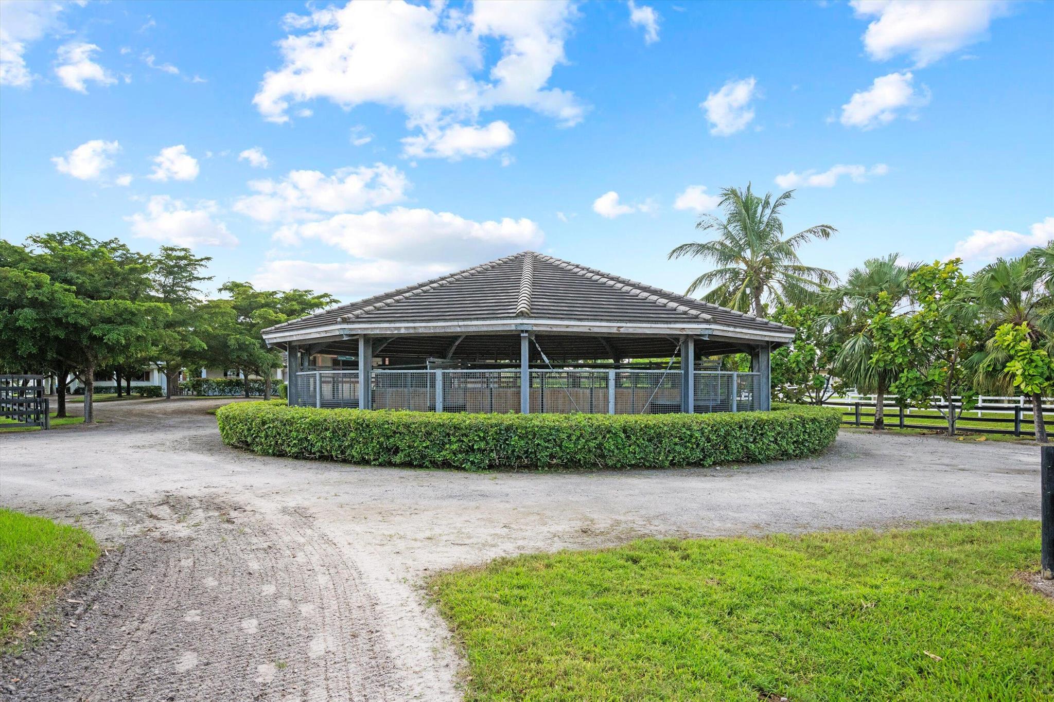 SADDLE TRAIL PARK OF WELL - Residential