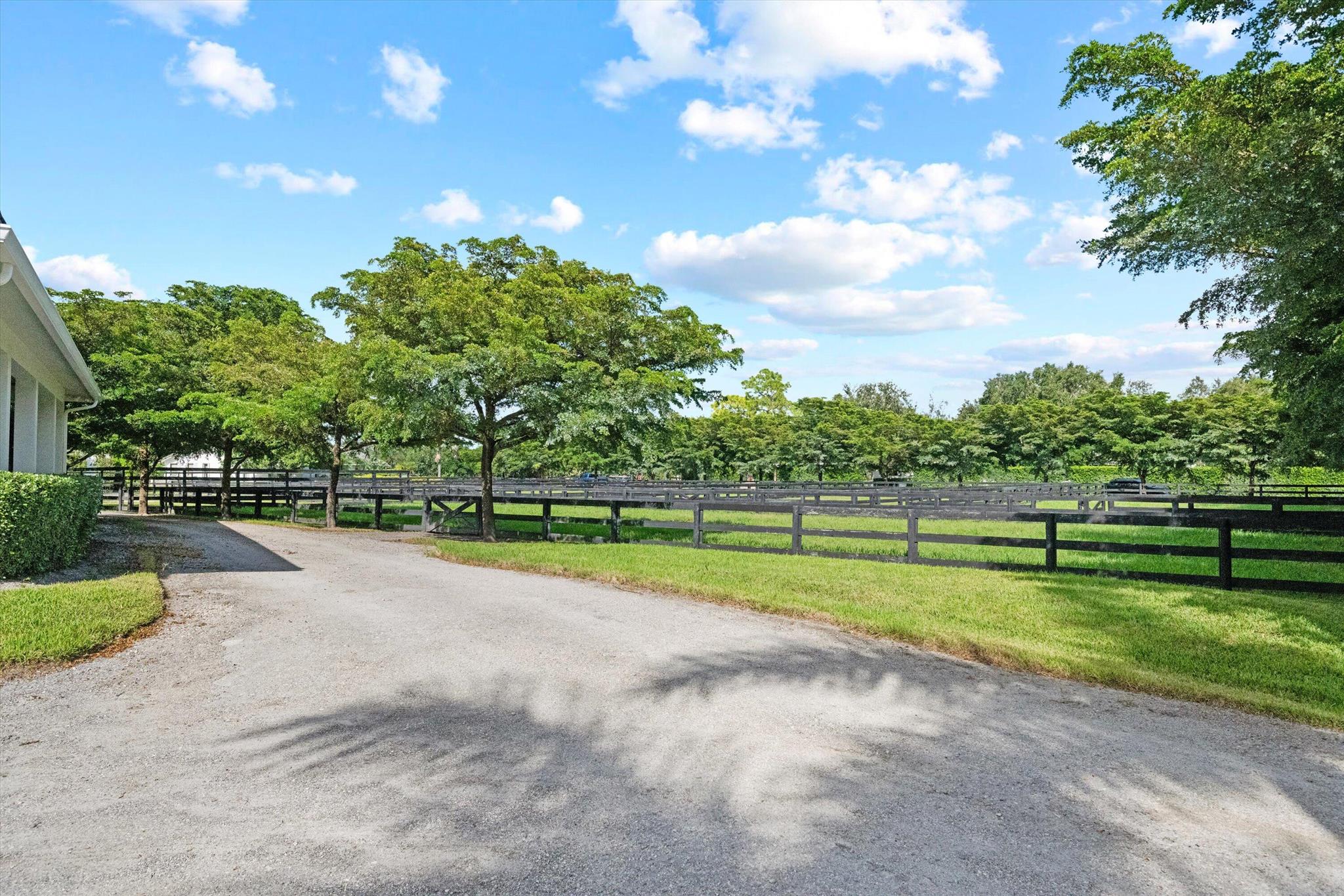 SADDLE TRAIL PARK OF WELL - Residential