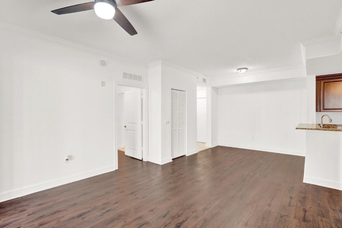 VIZCAYA LAKES CONDO - Residential