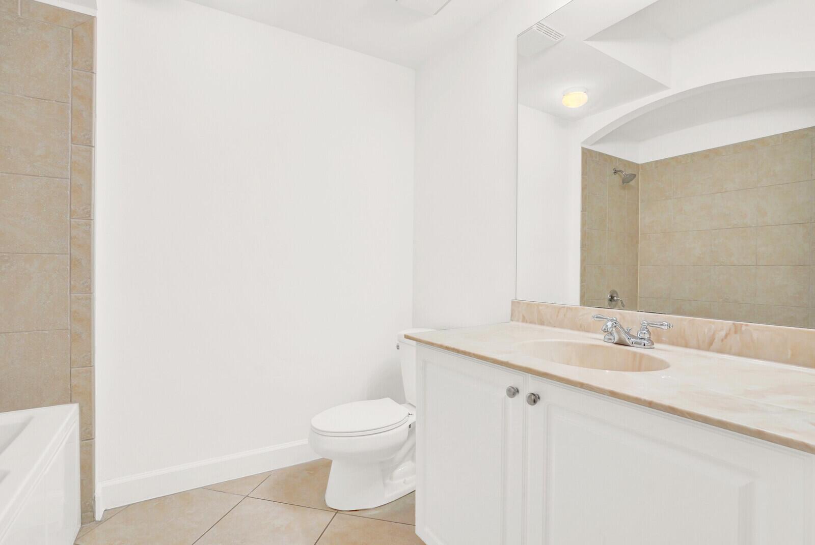 VIZCAYA LAKES CONDO - Residential