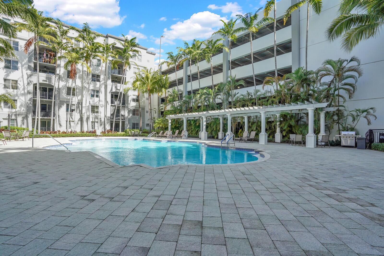 VIZCAYA LAKES CONDO - Residential
