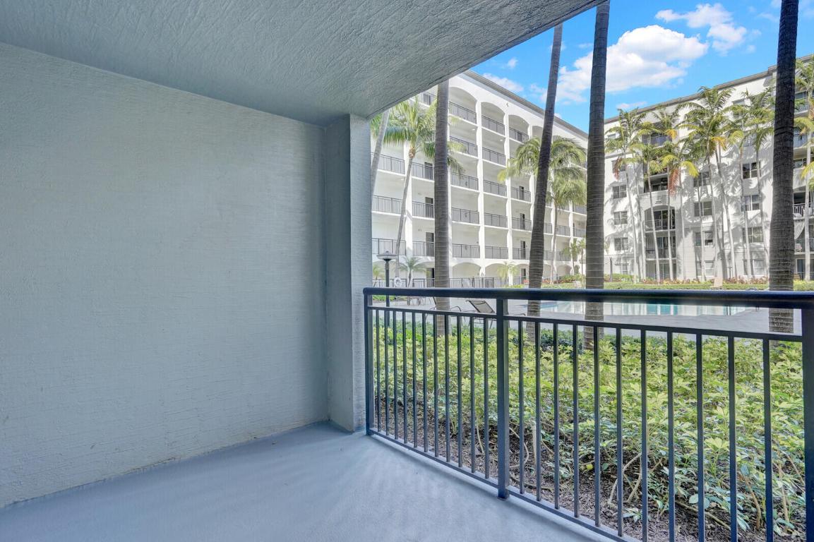 VIZCAYA LAKES CONDO - Residential
