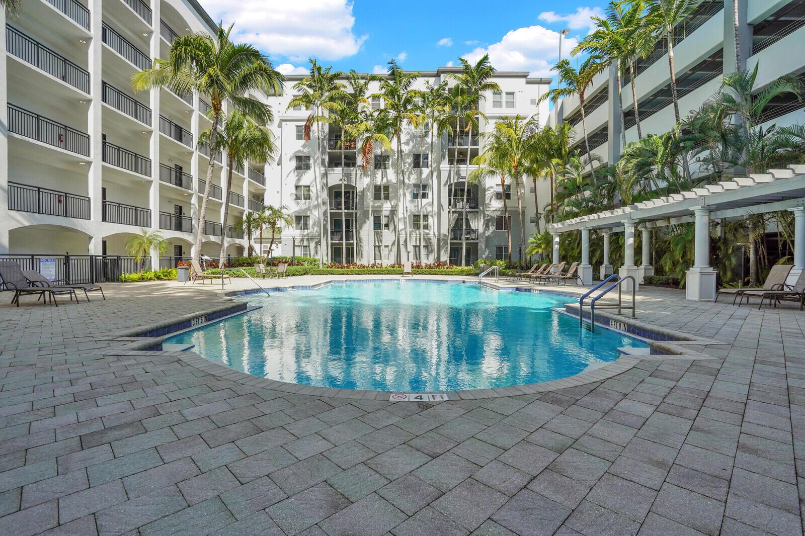 VIZCAYA LAKES CONDO - Residential