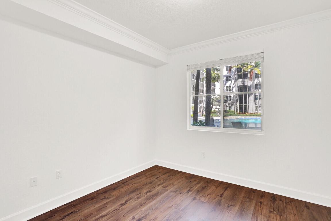 VIZCAYA LAKES CONDO - Residential