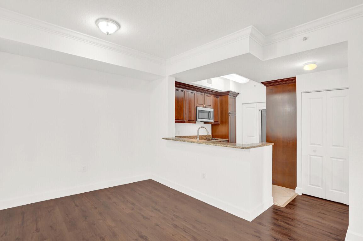 VIZCAYA LAKES CONDO - Residential