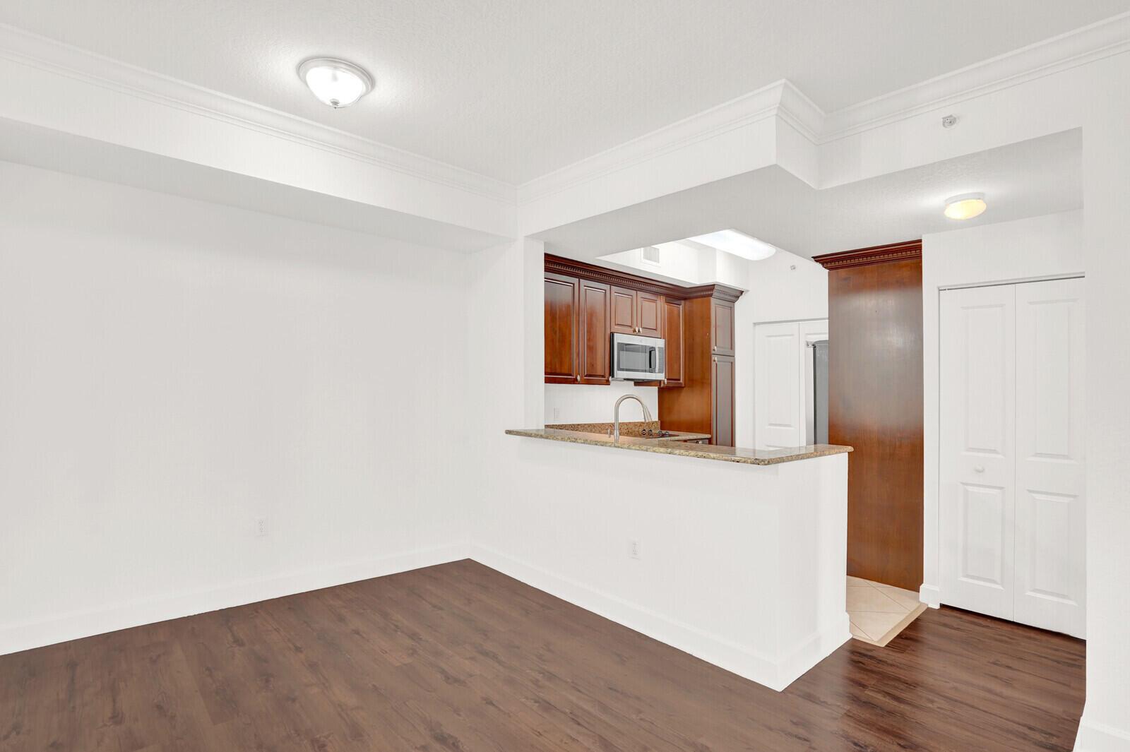 VIZCAYA LAKES CONDO - Residential