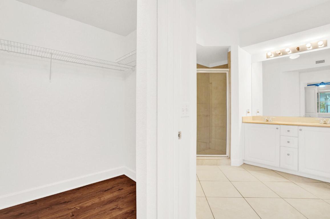 VIZCAYA LAKES CONDO - Residential