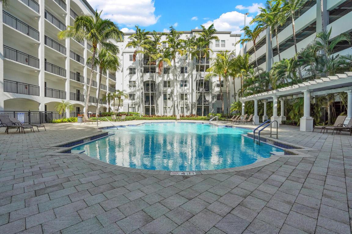 VIZCAYA LAKES CONDO - Residential