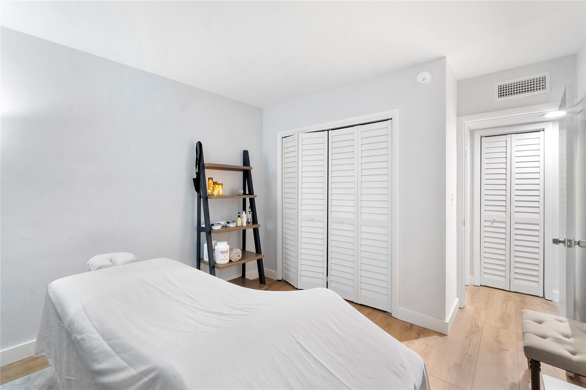 WINDSOR COURT - Residential