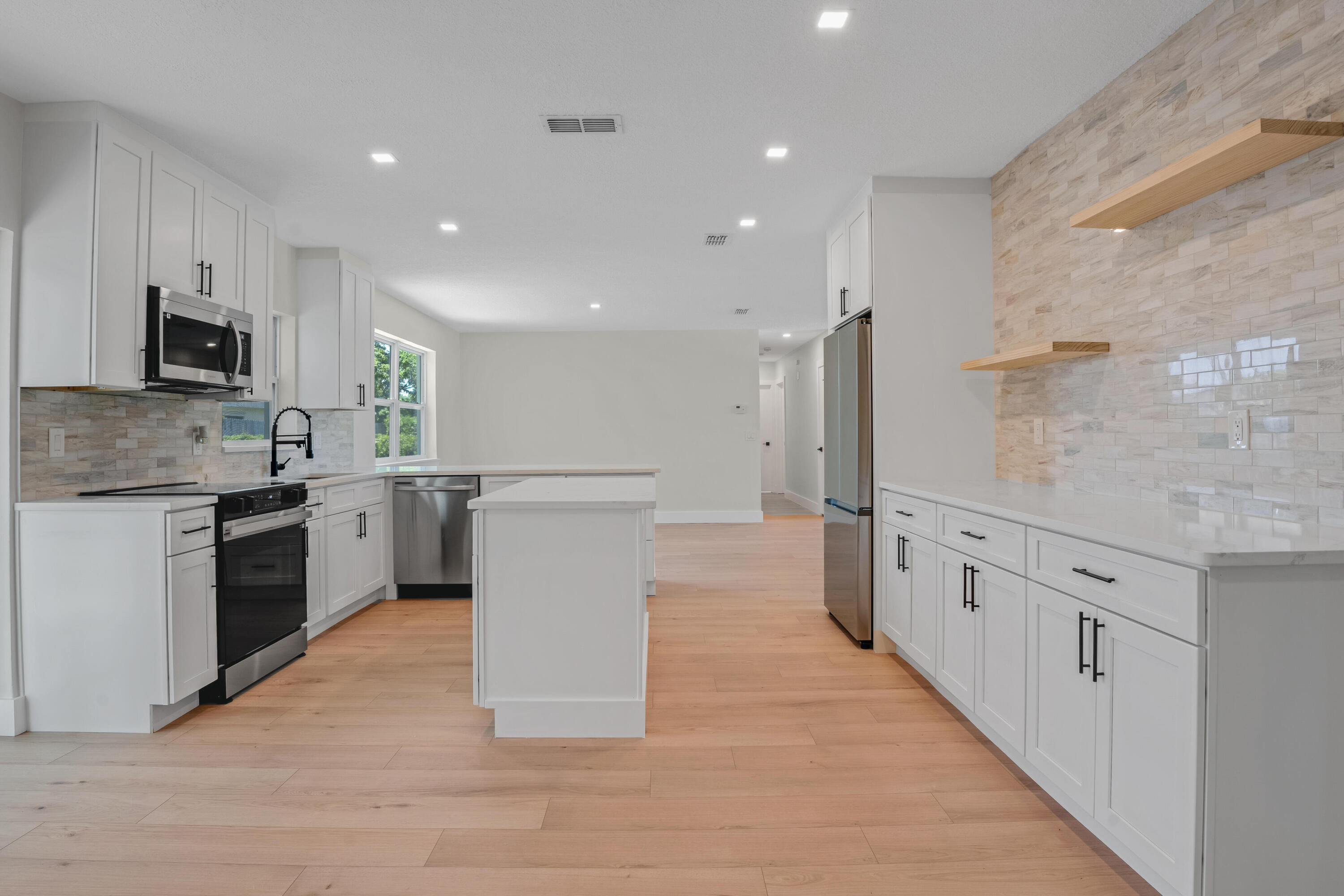 DELRAY SHORES FIRST ADD - Residential