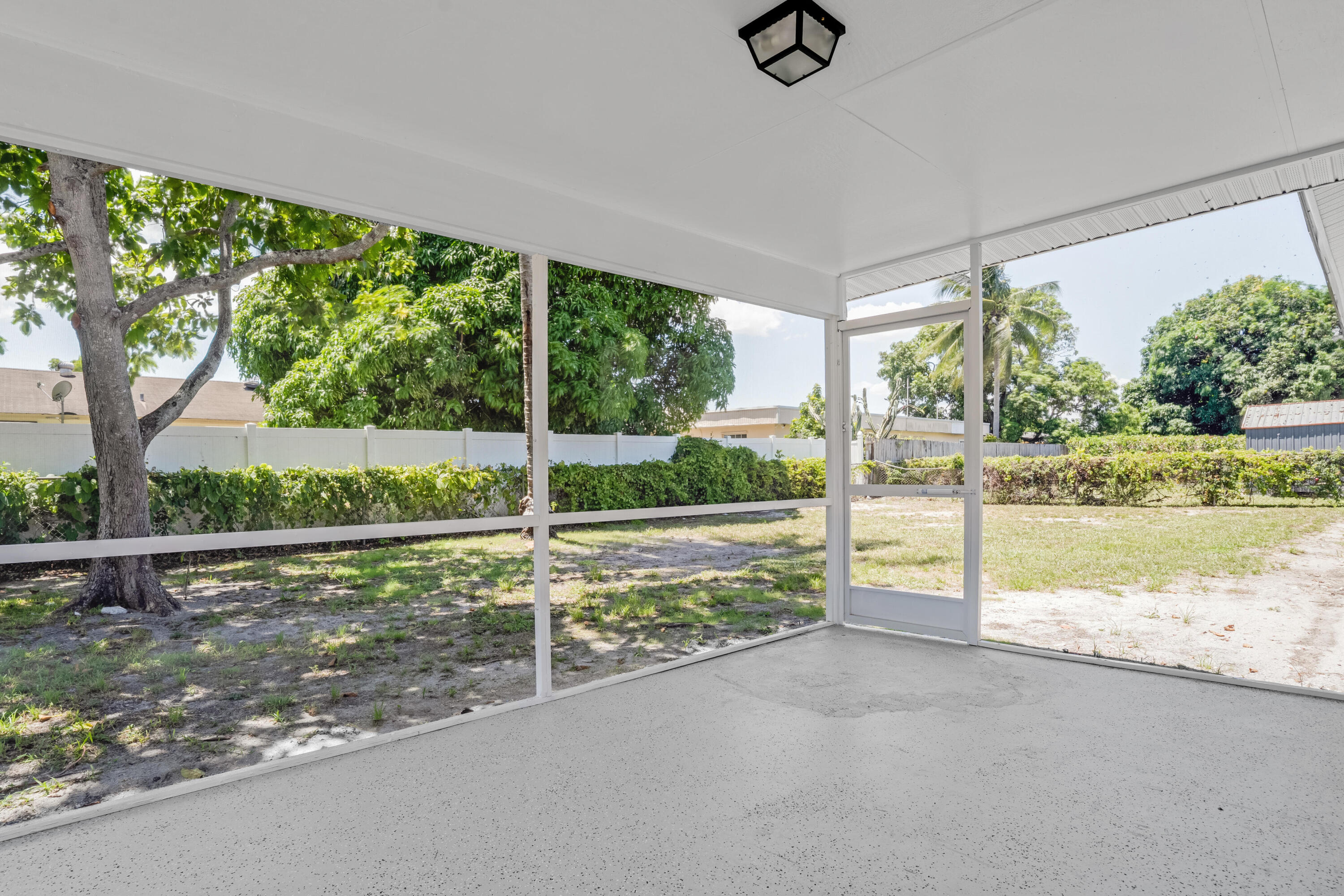 DELRAY SHORES FIRST ADD - Residential