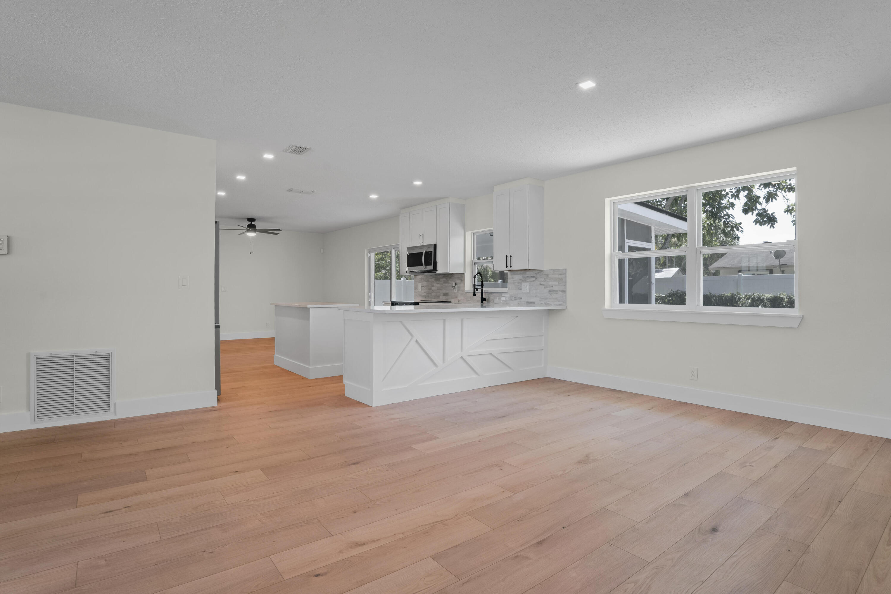 DELRAY SHORES FIRST ADD - Residential