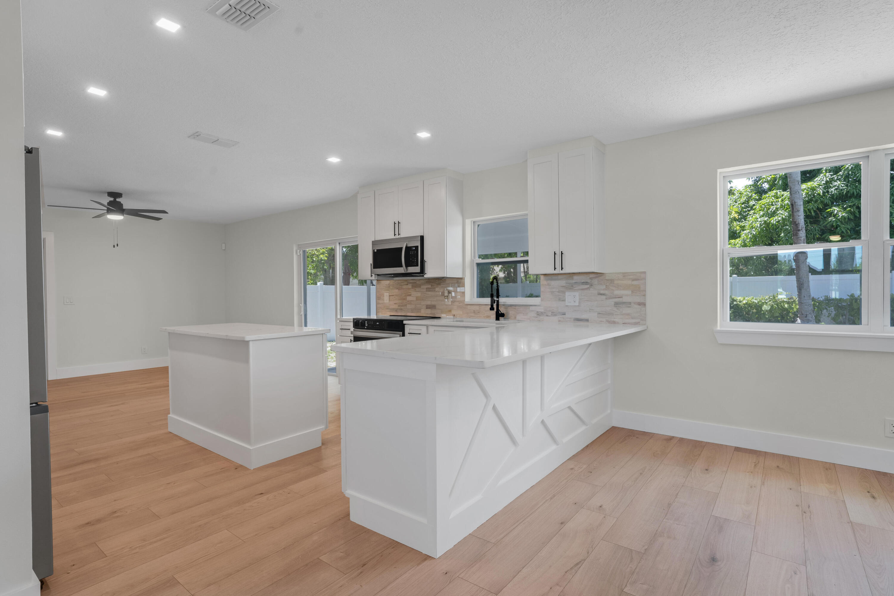 DELRAY SHORES FIRST ADD - Residential