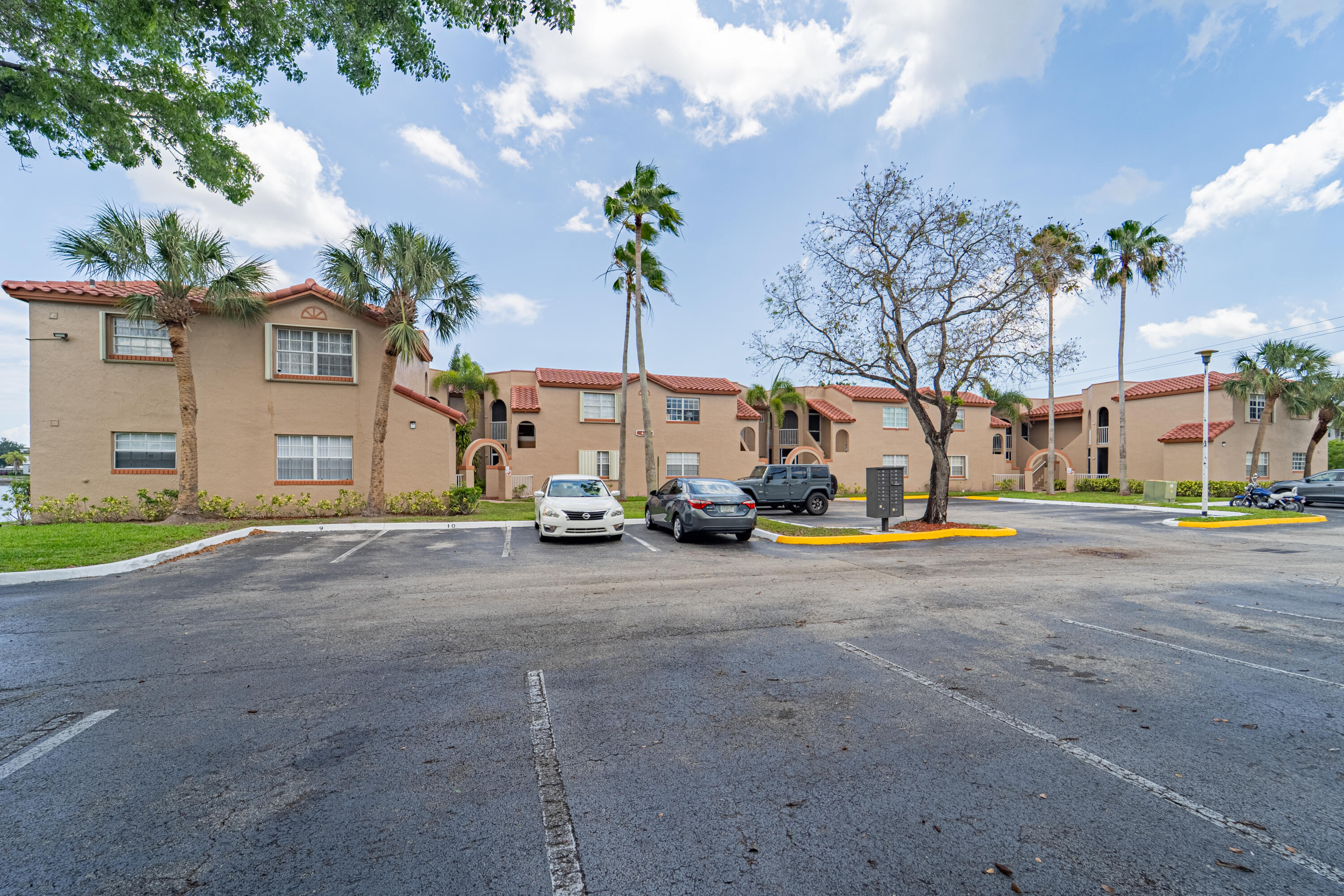 WINDMILL LAKES I CONDO - Residential