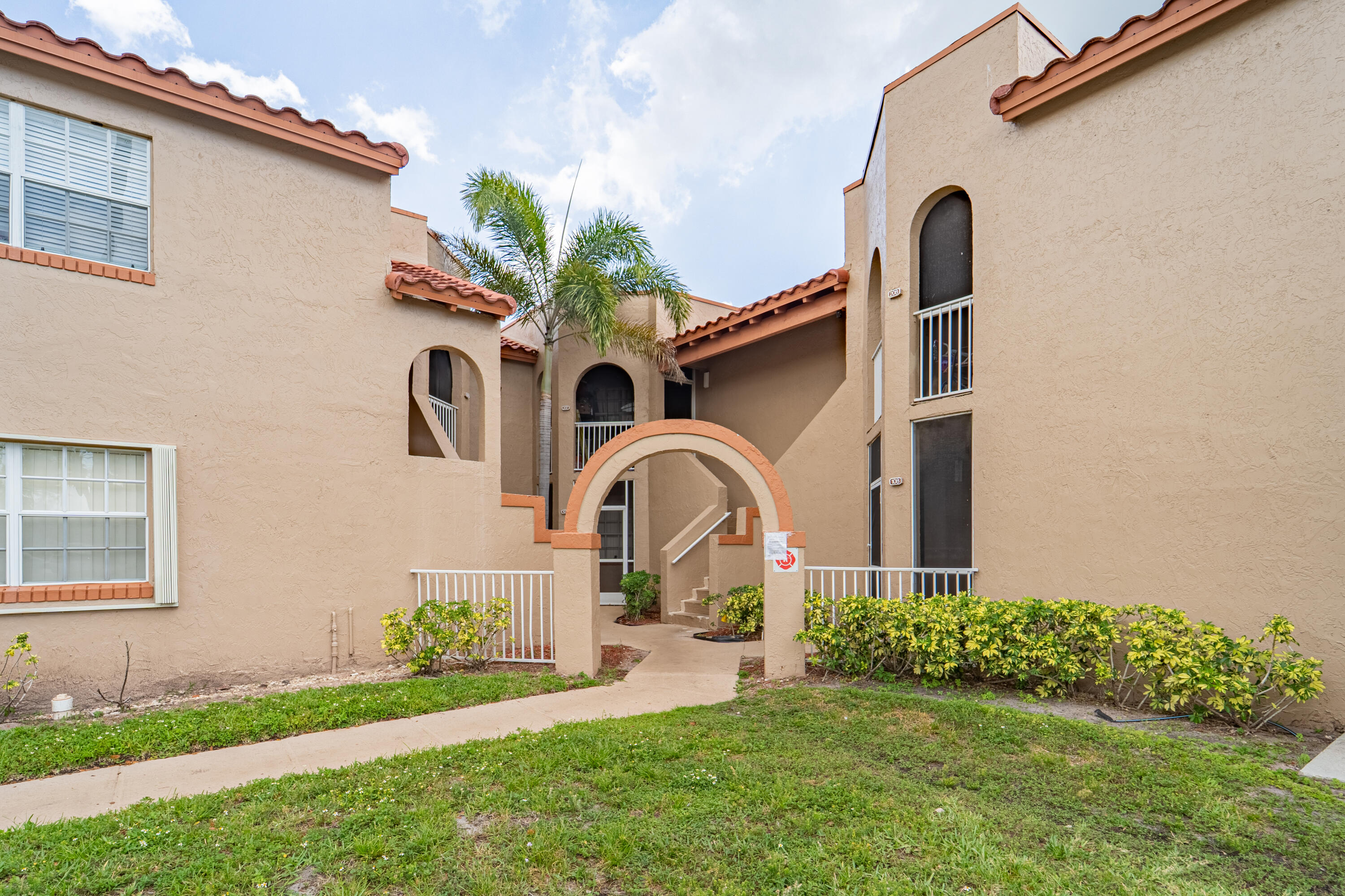 WINDMILL LAKES I CONDO - Residential