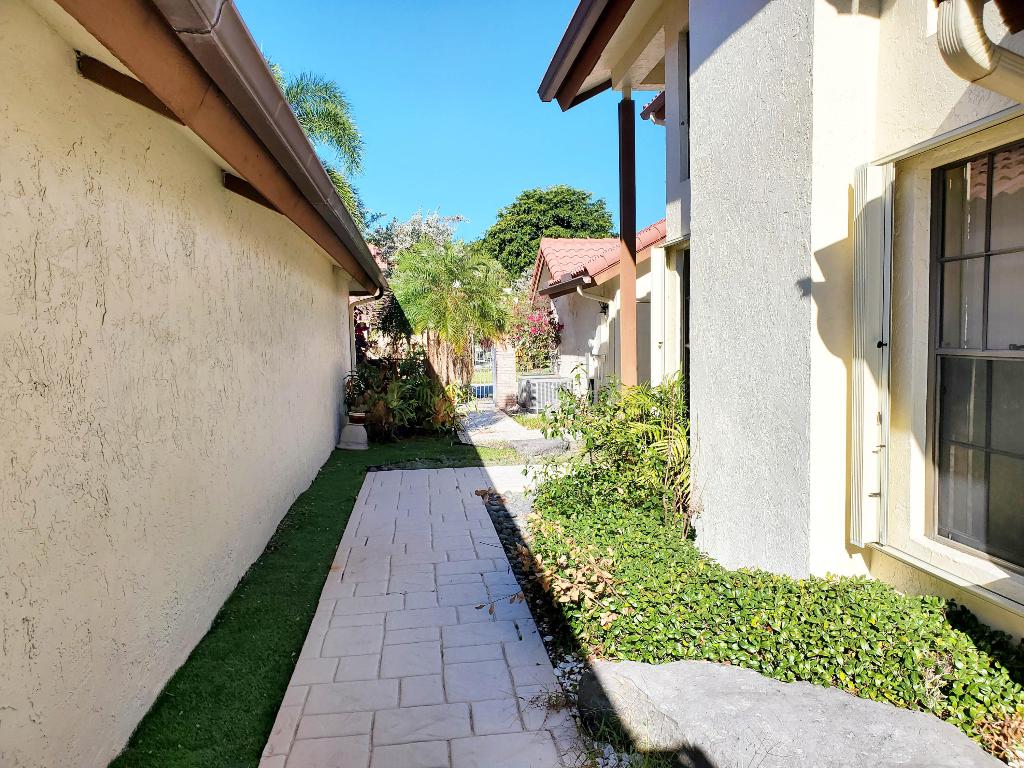 TOWN PLACE CLUB VILLAS - Residential Lease