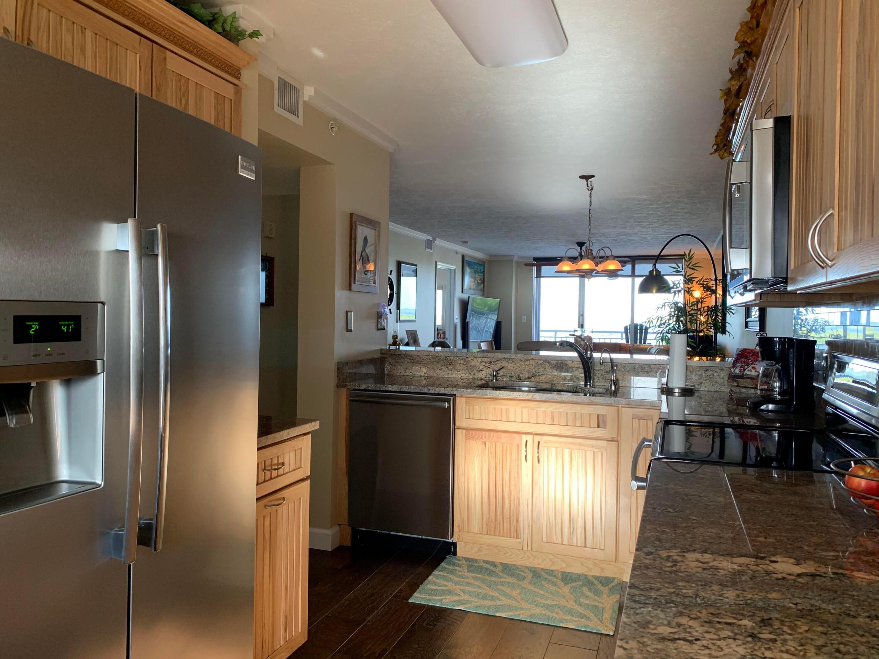 OCEAN HARBOUR TOWER CONDOMINIUM E - Residential