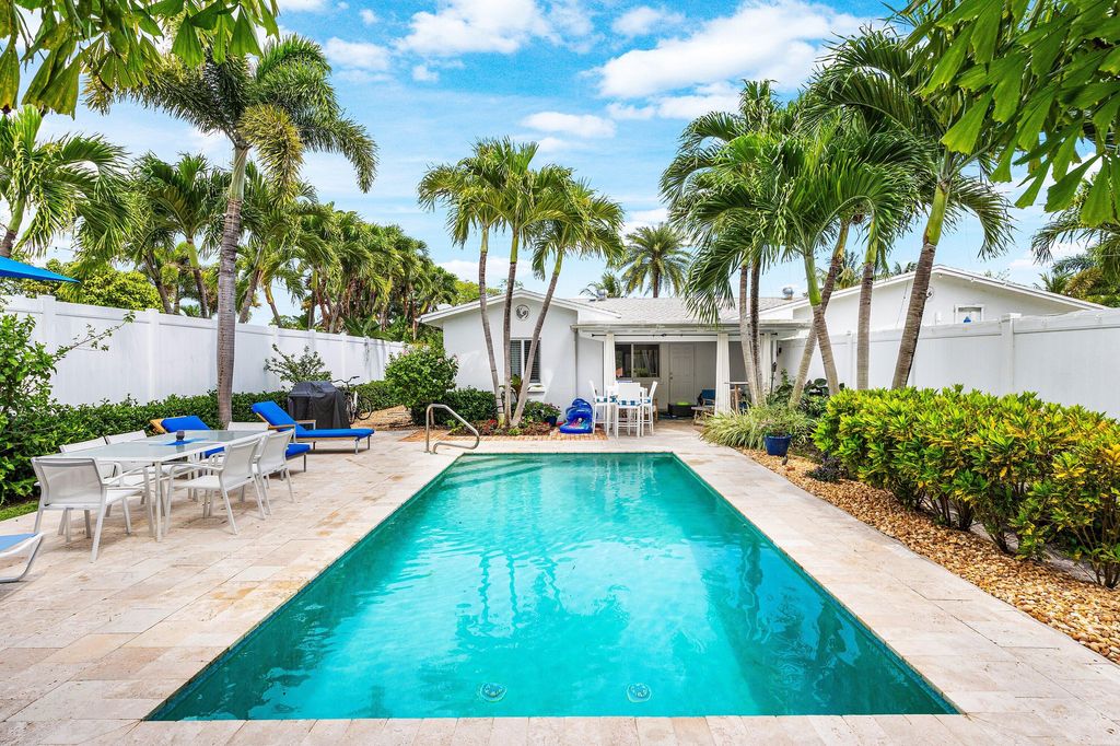 Photo of 342 NE 7th Avenue, Delray Beach, FL 33483 (MLS # B26012708)