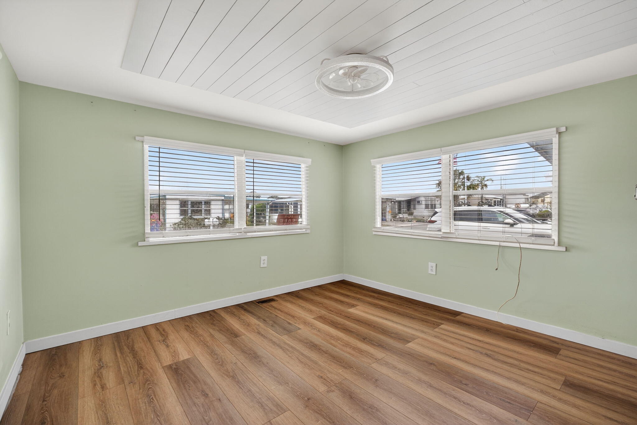 Sea Breeze Mobile Manor - Residential