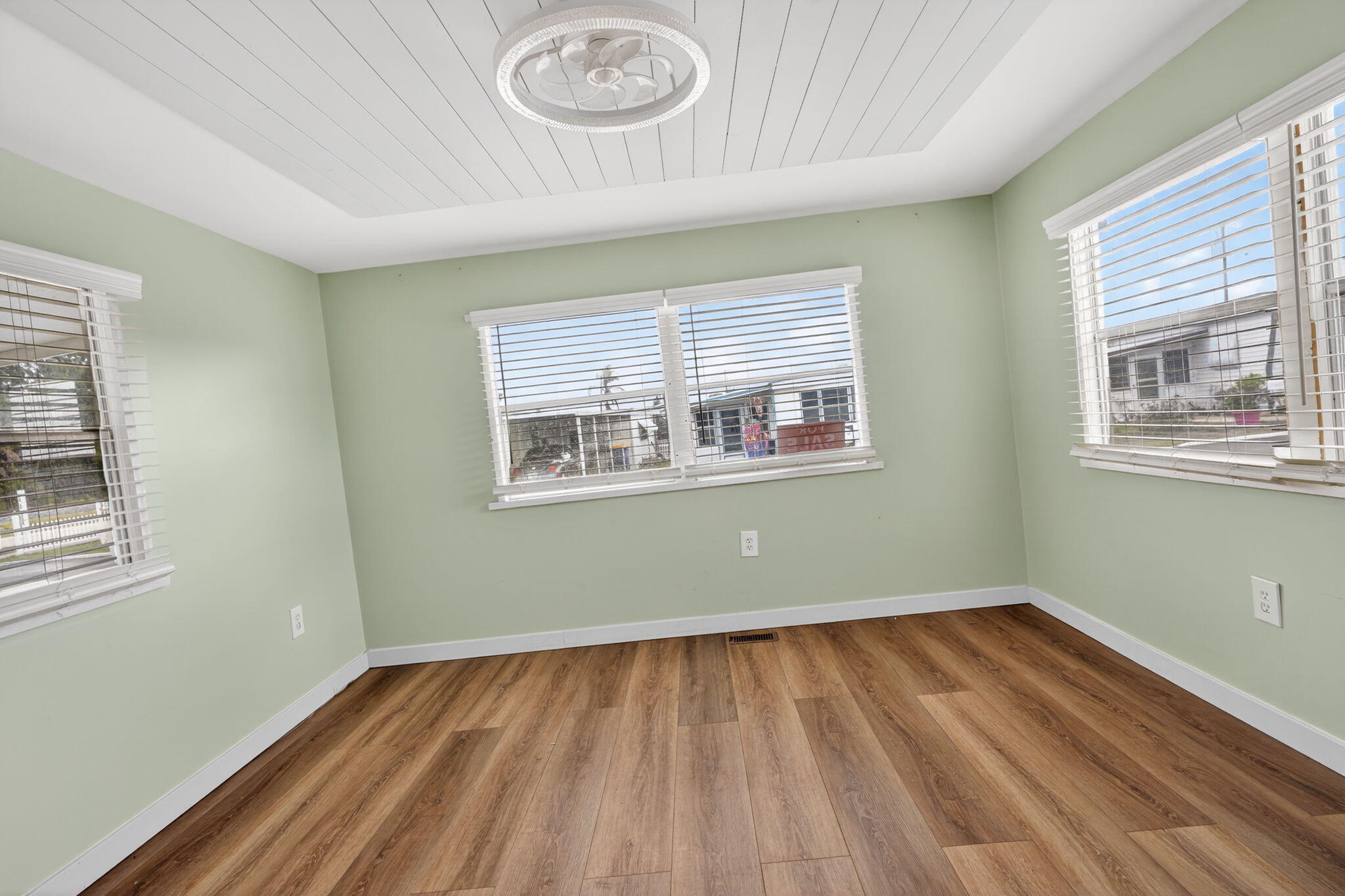 Sea Breeze Mobile Manor - Residential