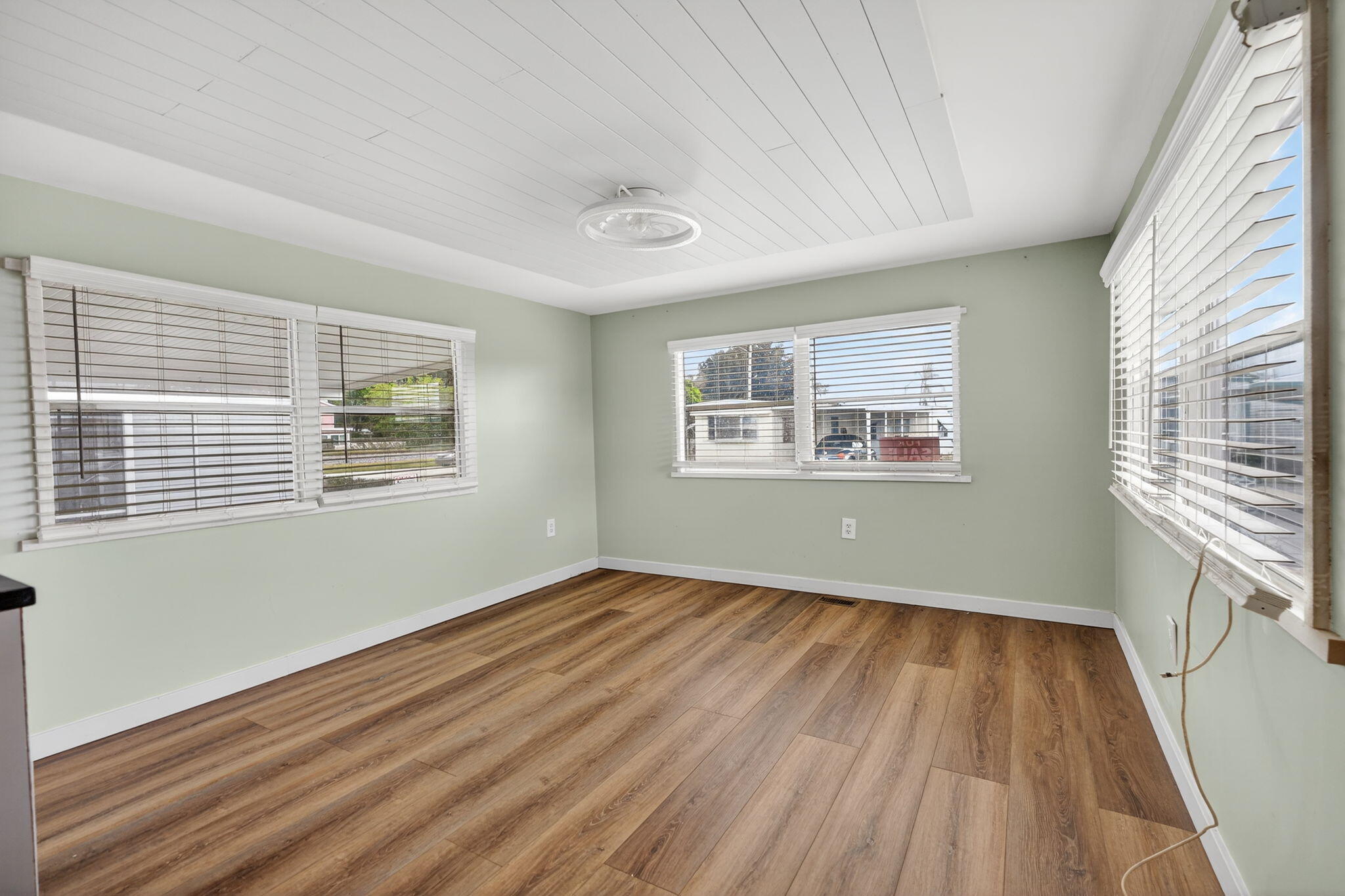 Sea Breeze Mobile Manor - Residential