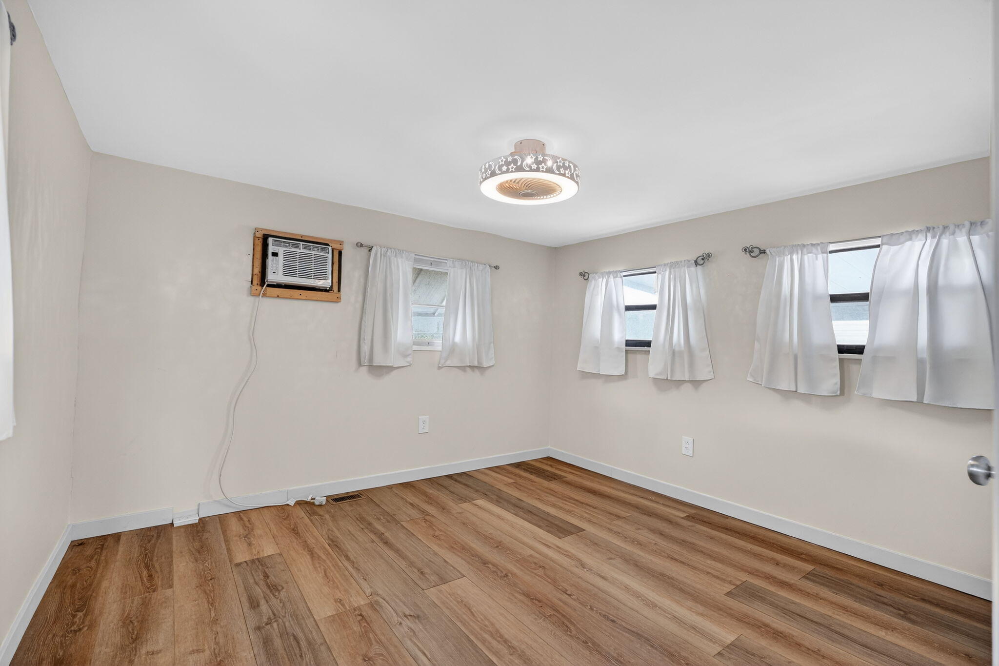 Sea Breeze Mobile Manor - Residential