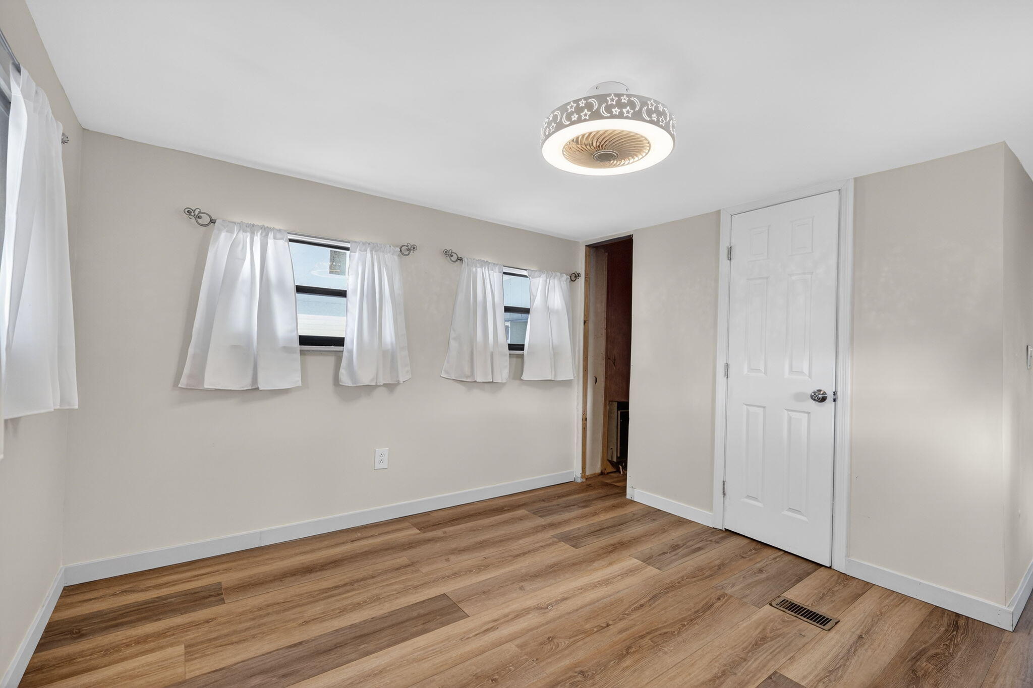 Sea Breeze Mobile Manor - Residential