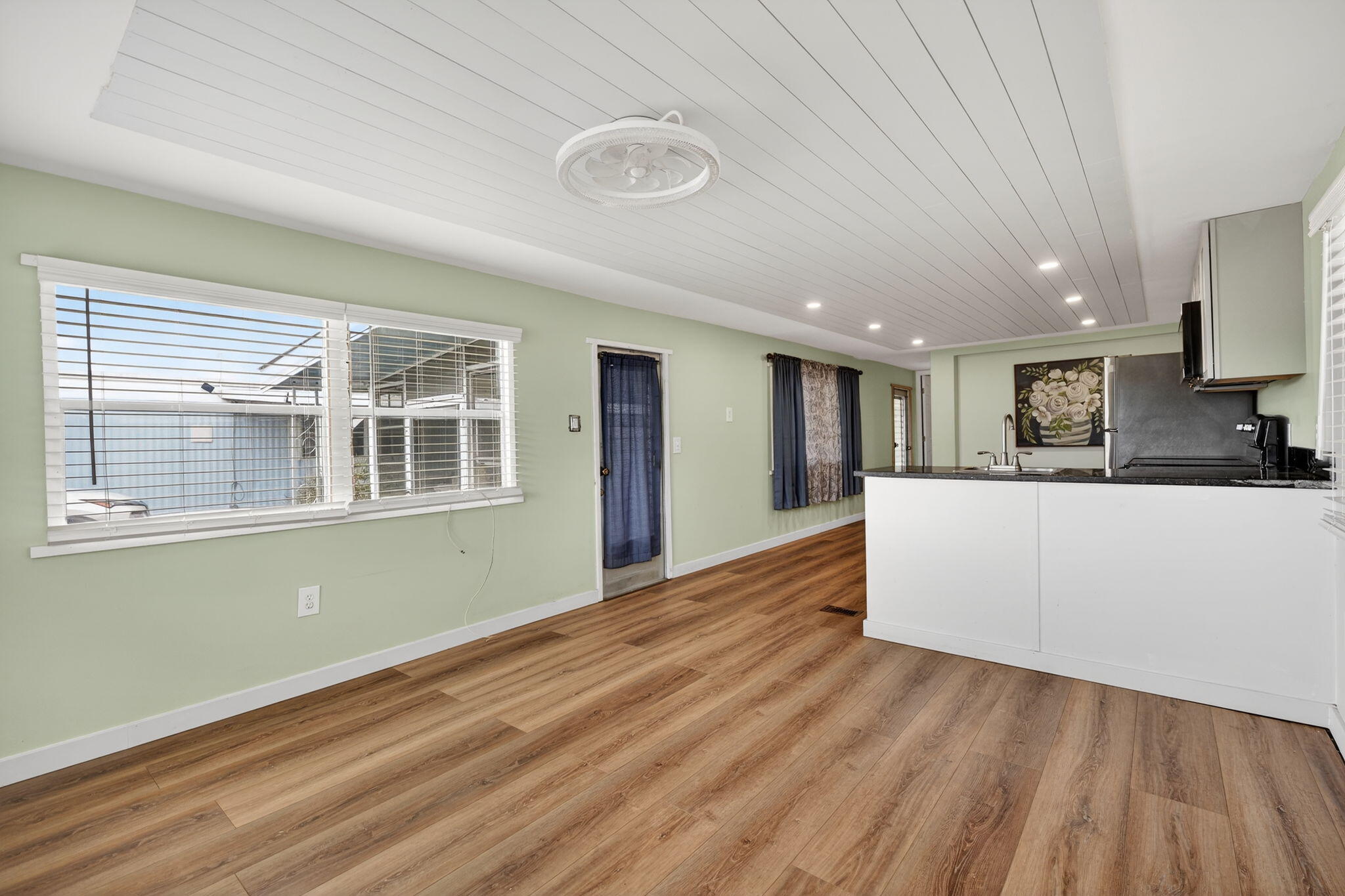 Sea Breeze Mobile Manor - Residential