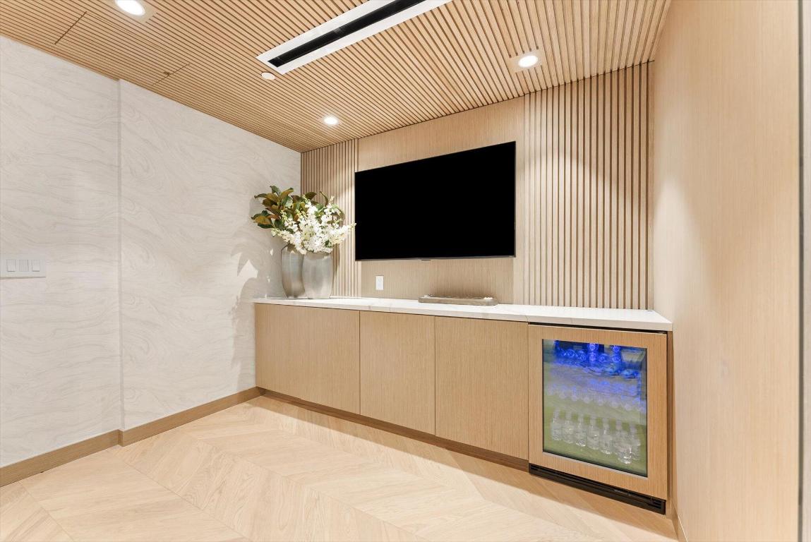 PRESIDENTIAL PLACE CONDO - Residential