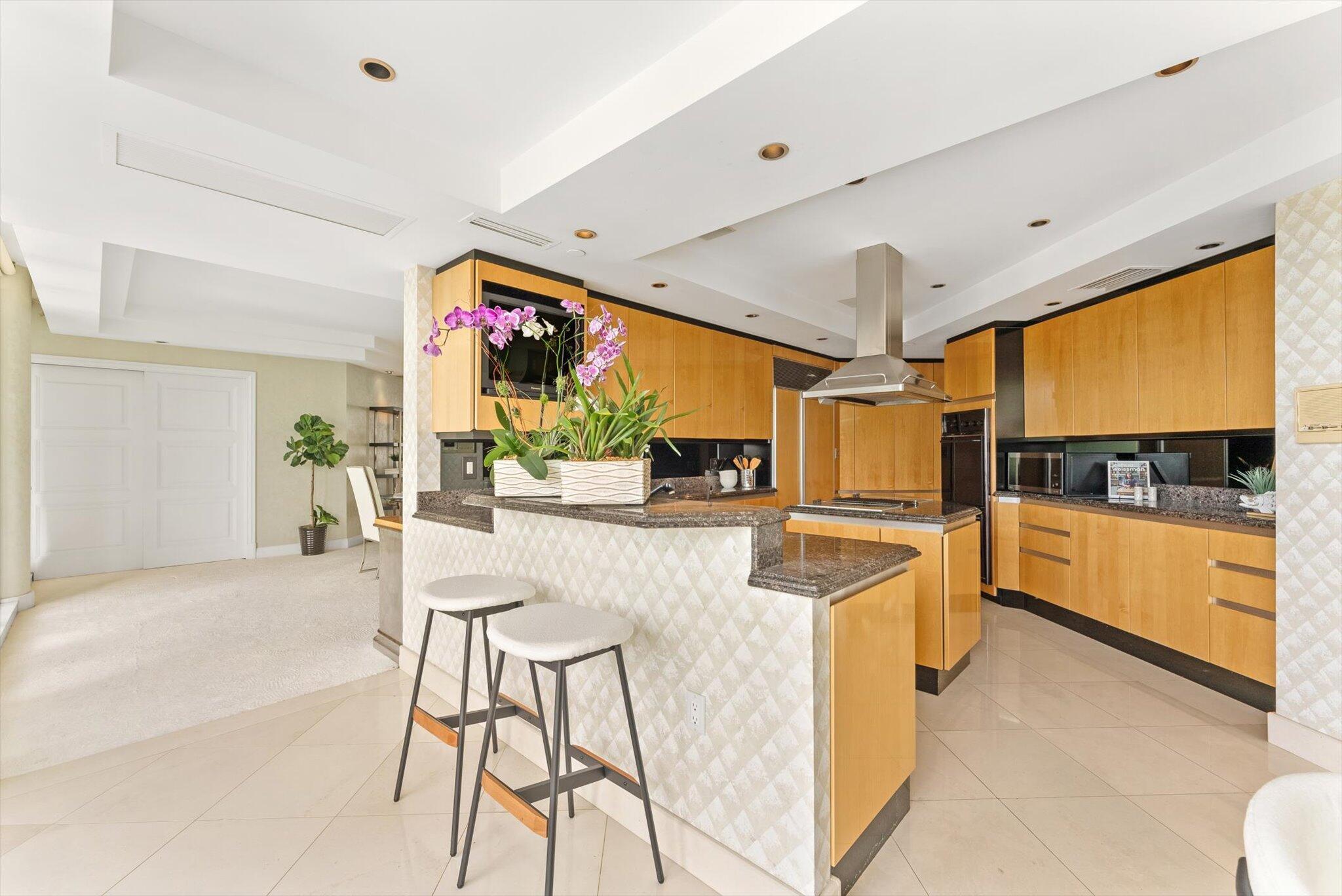 PRESIDENTIAL PLACE CONDO - Residential