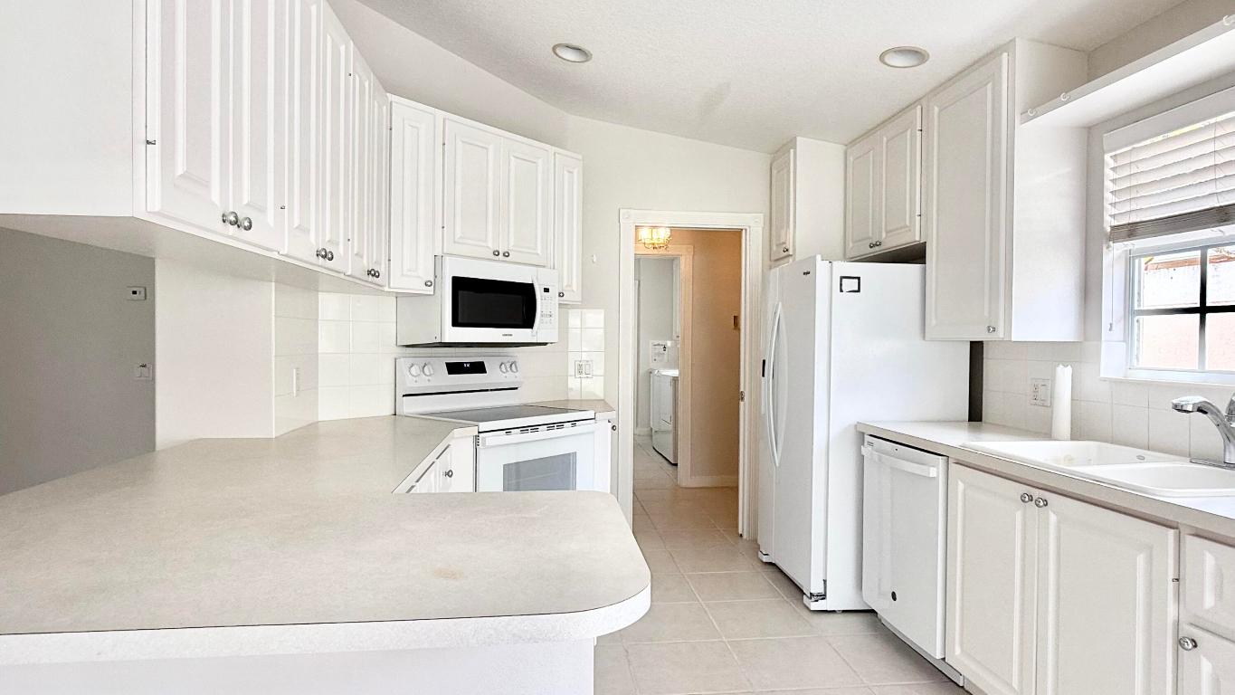 7701 Pine Island Way