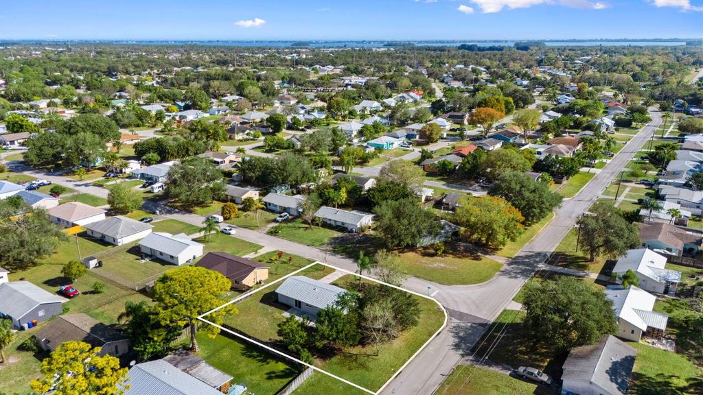 Photo of 2075 7th Court SW, Vero Beach, FL 32962 (MLS # R11158464)