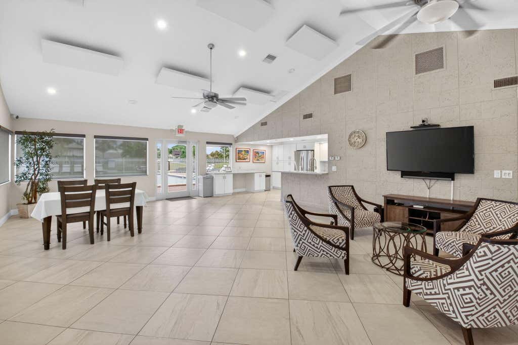 Photo of 458 SW 29th Avenue, Delray Beach, FL 33445 (MLS # B26042560)