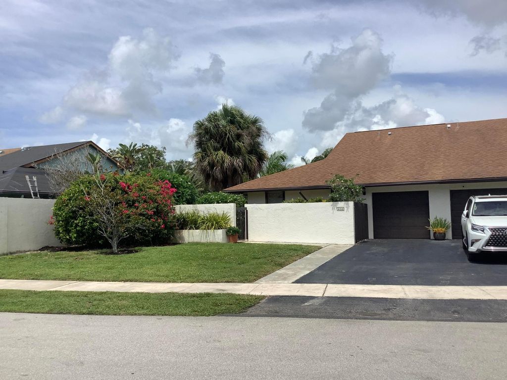 Photo of 458 SW 29th Avenue, Delray Beach, FL 33445 (MLS # B26042560)