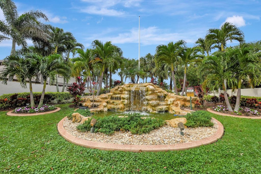 Photo of 458 SW 29th Avenue, Delray Beach, FL 33445 (MLS # B26042560)