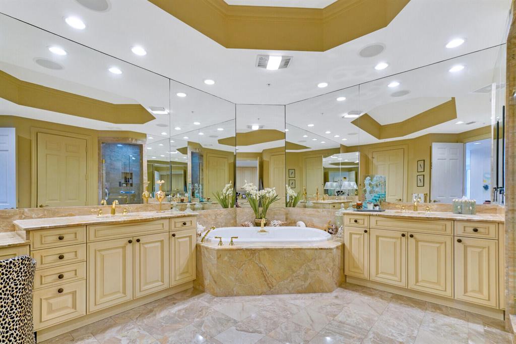 ONE WATERMARK PLACE OF THE PALM BEACHES - Residential