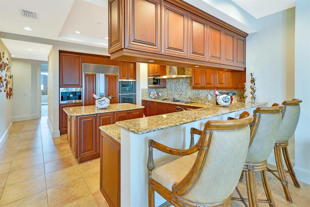 ONE WATERMARK PLACE OF THE PALM BEACHES - Residential