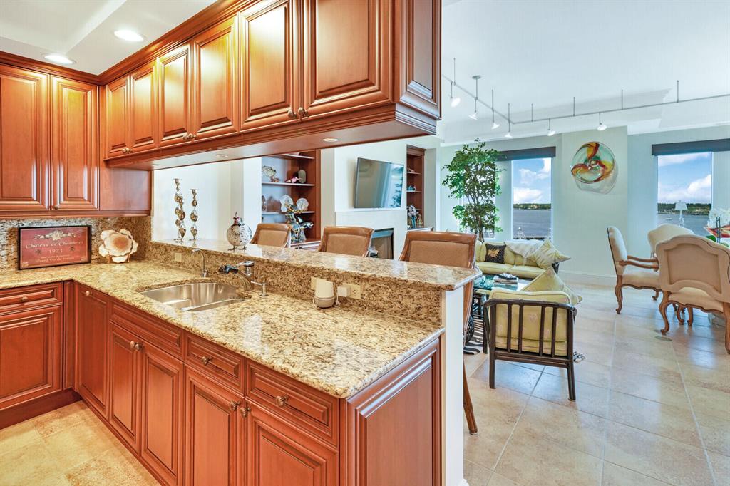 ONE WATERMARK PLACE OF THE PALM BEACHES - Residential