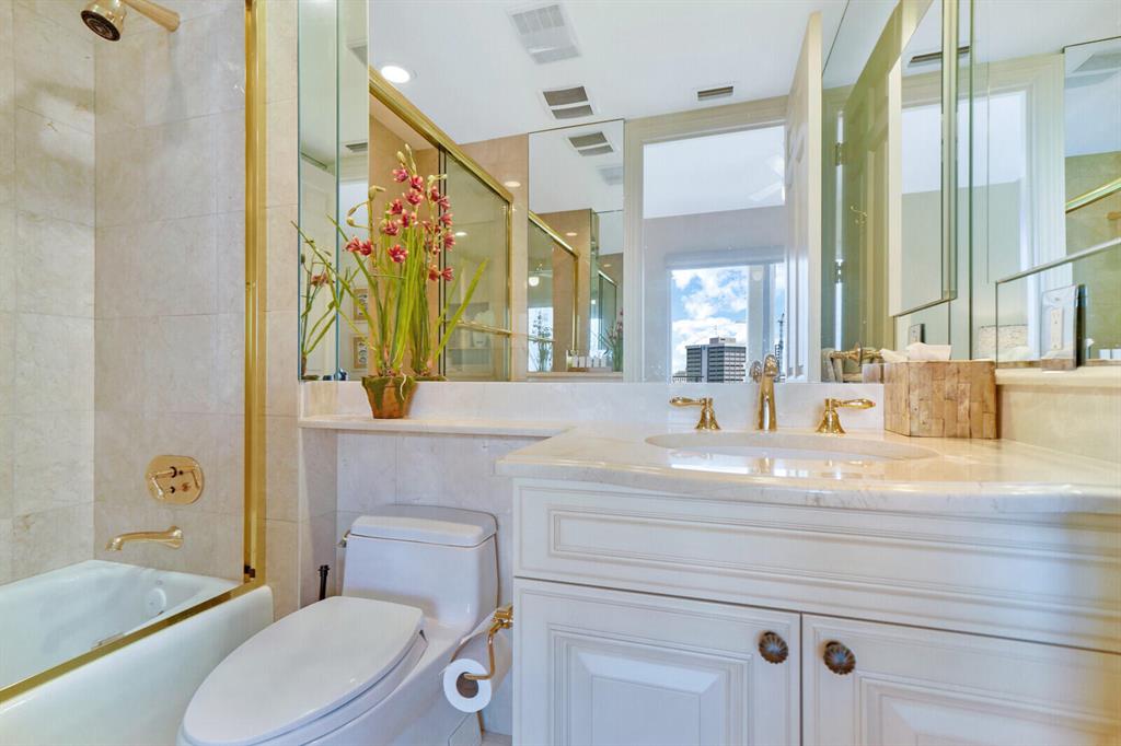 ONE WATERMARK PLACE OF THE PALM BEACHES - Residential