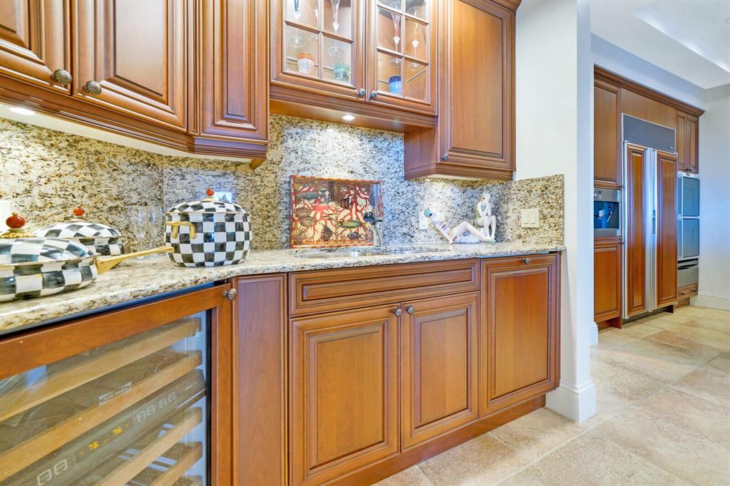 ONE WATERMARK PLACE OF THE PALM BEACHES - Residential