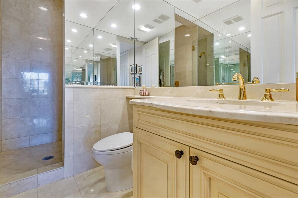 ONE WATERMARK PLACE OF THE PALM BEACHES - Residential