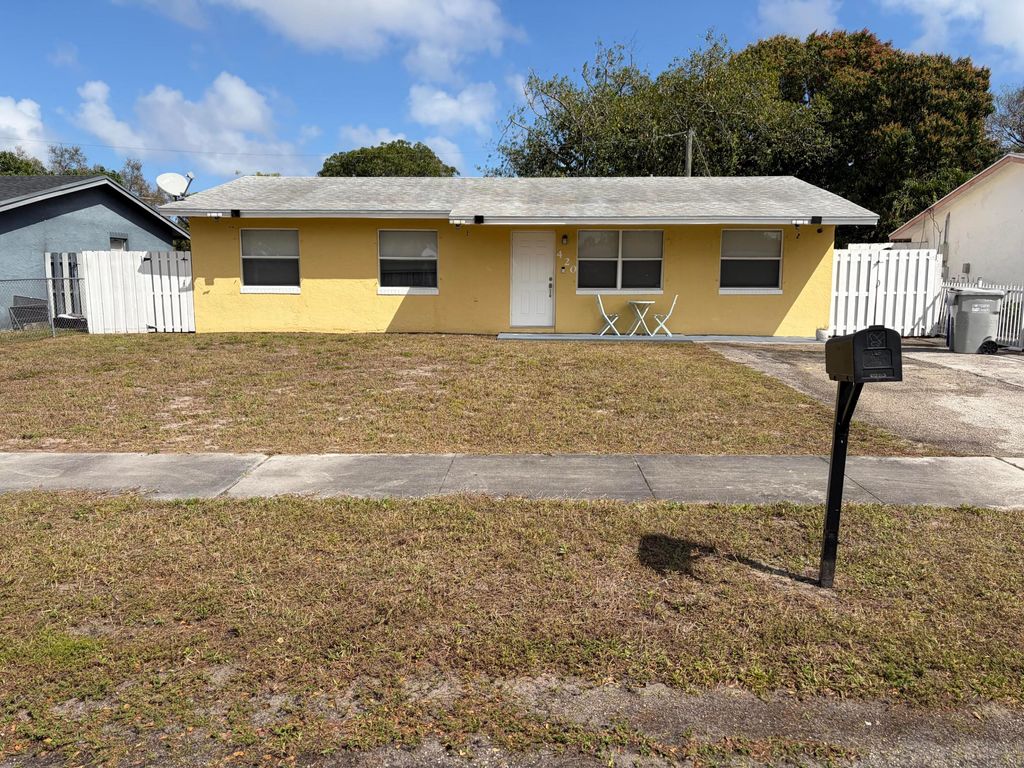 Photo of 420 NW 7th Ter, Pompano Beach, FL 33060 (MLS # B26000893)