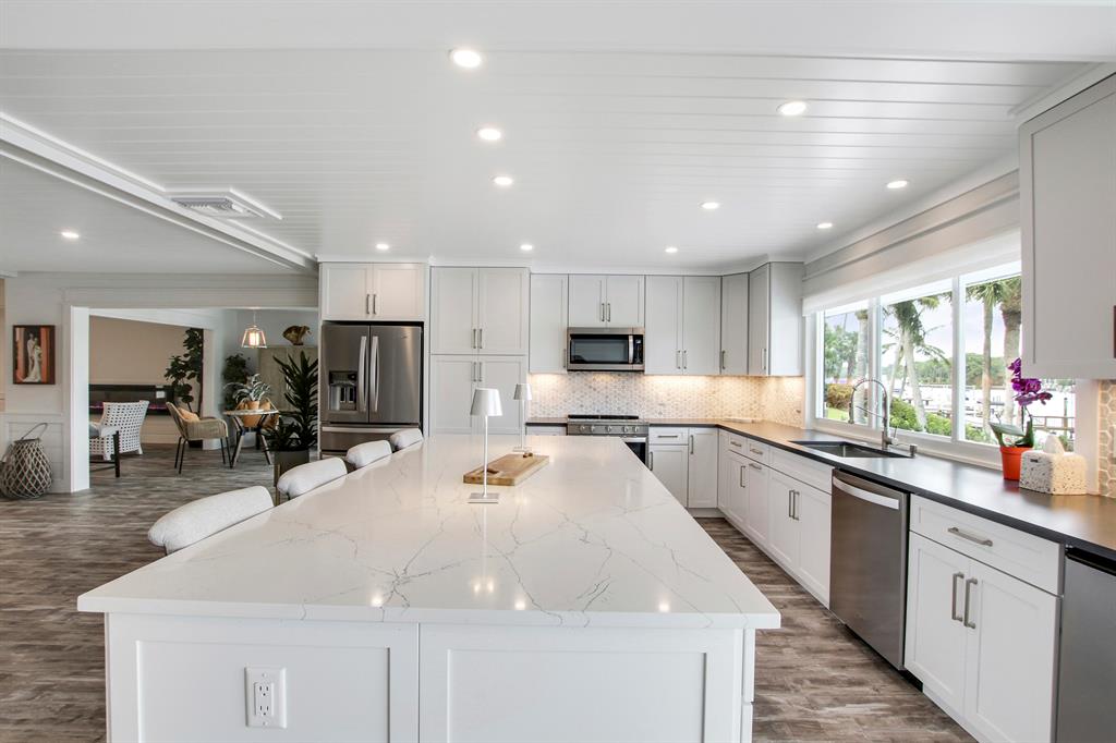 ROLLING HILLS - Residential