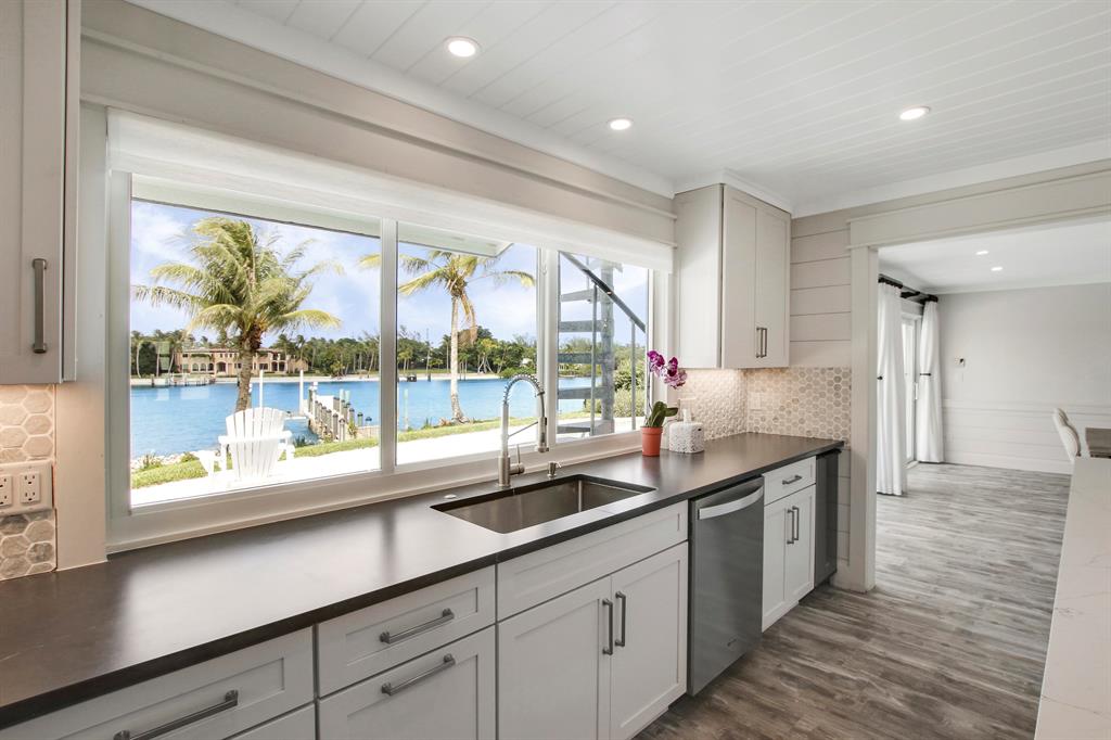 ROLLING HILLS - Residential