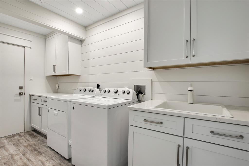 ROLLING HILLS - Residential