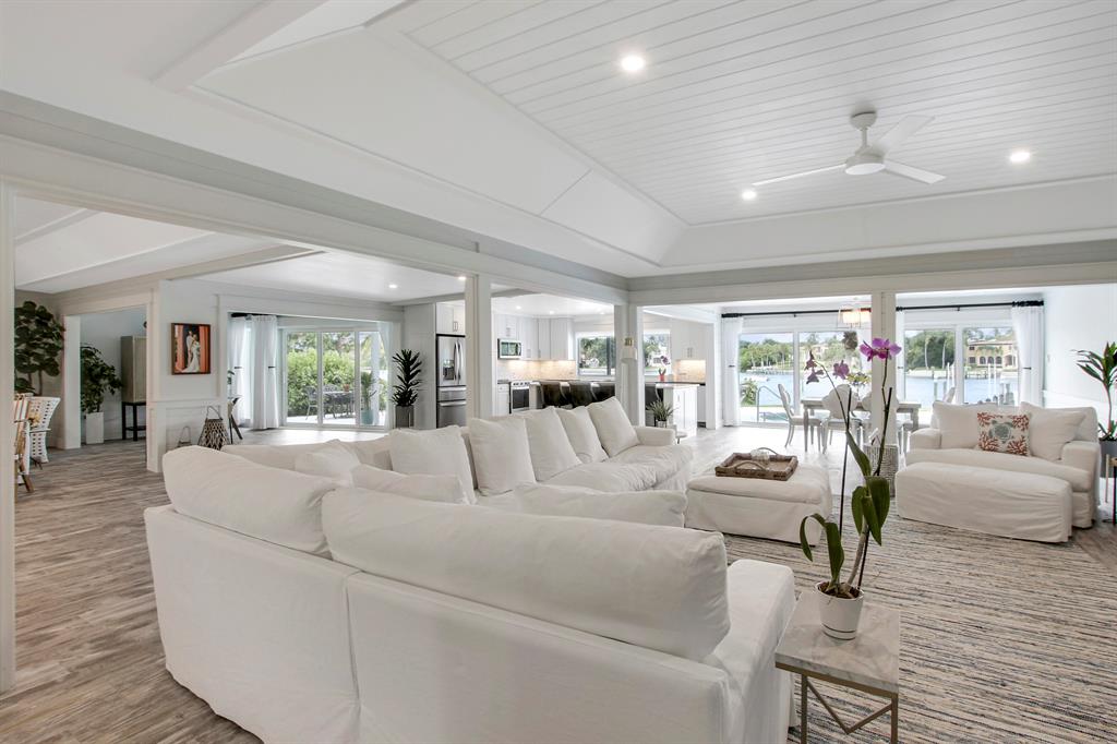 ROLLING HILLS - Residential